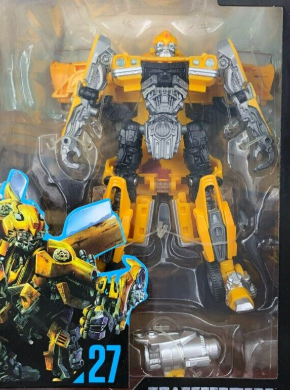 TOMY Studio Series #27 Transformers - Clunker Bumblebee Deluxe Class - NEW