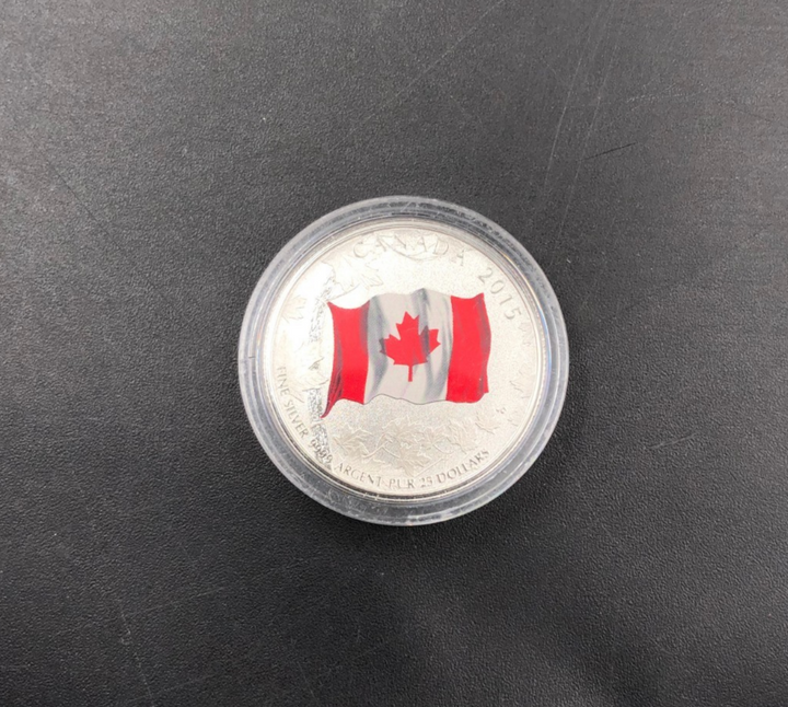 2015 $25 Canada Flag Fine Silver 9999 25 Dollars Canada Coin Queen Elizabeth II