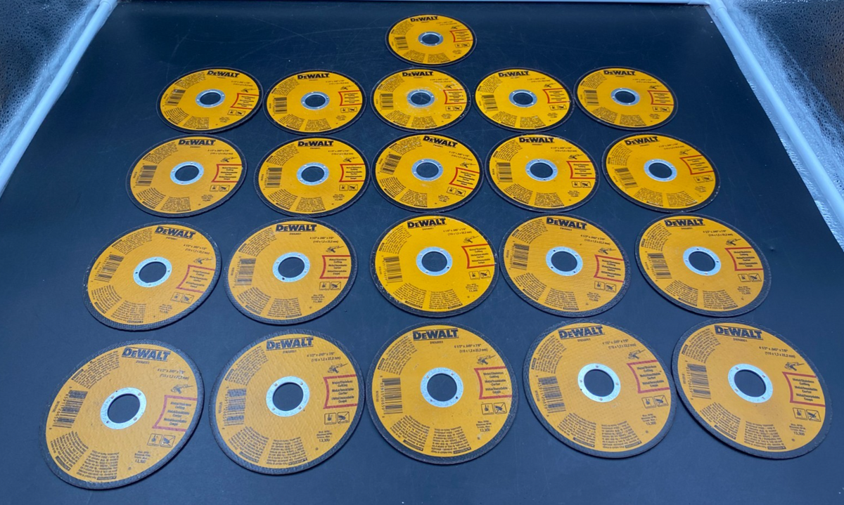 DEWALT Metal/Stainless Steel Cutting Wheel 4-1/2" x.045 x 7/8" DWA8051 Lot of 21