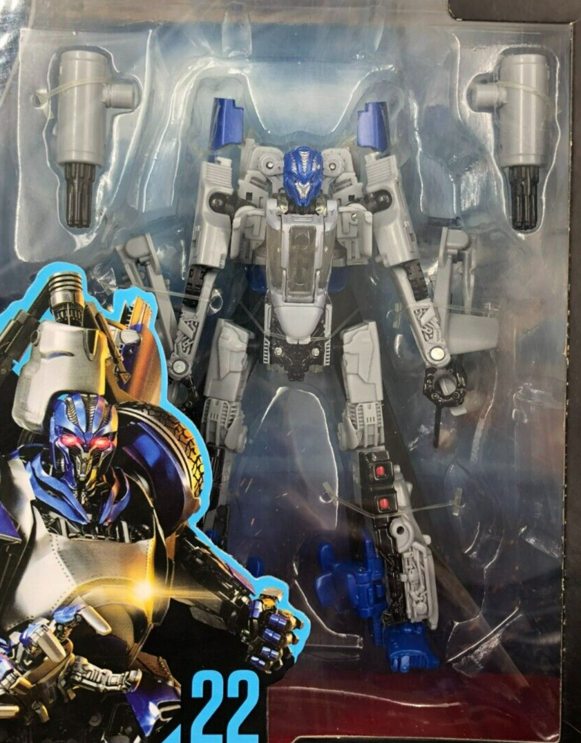 TOMY Studio Series #22 Transformers: Bumblebee - Dropkick Deluxe Class - NEW