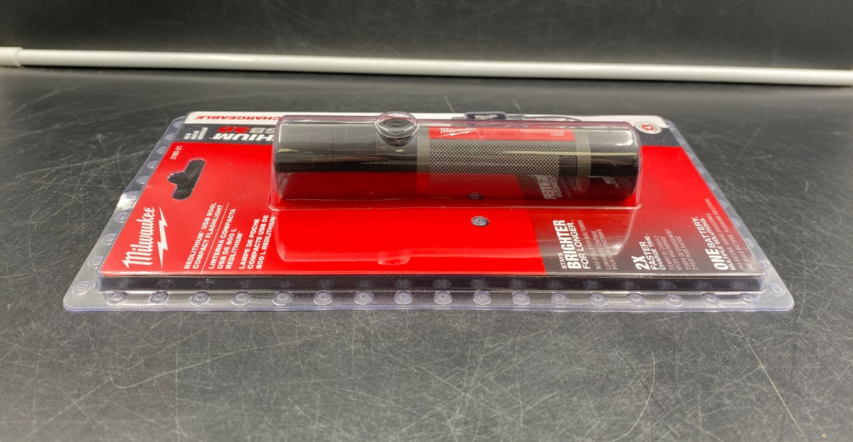 Milwaukee 2160-21 RedLithium USB 3.0 800L Compact Rechargeable Flashlight - NEW