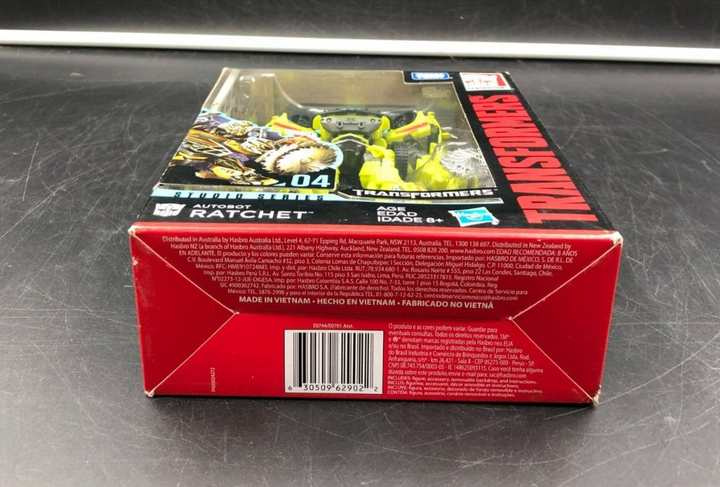 TOMY Studio Series #04 Transformers - Autobot Ratchet Deluxe Action Figure - NEW