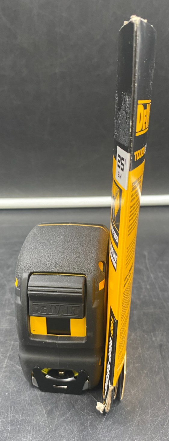 DEWALT TOUGH SERIES 26" 8M TAPE RULE DWHT36926 *BRAND NEW, SEALED*
