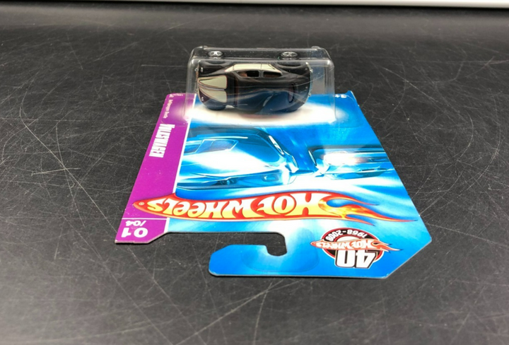 2008 Hot Wheels #129/172 Team: Volkswagen #1/4 Volkswagen Beetle Diecast - NEW