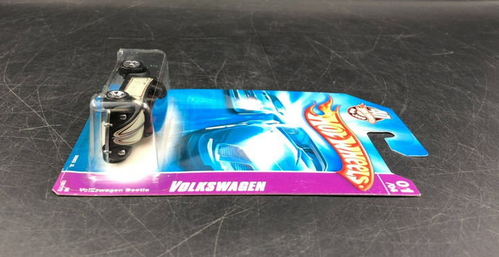 2008 Hot Wheels #129/172 Team: Volkswagen #1/4 Volkswagen Beetle Diecast - NEW