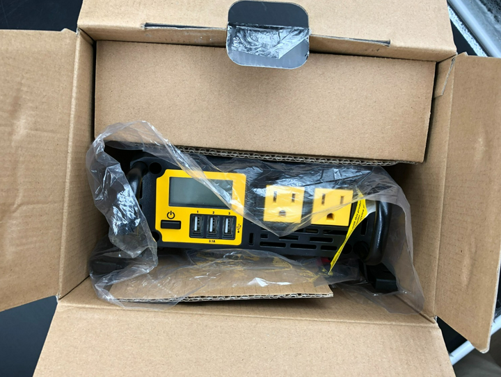 DeWalt DXAEPI1000CA 1000W Power Inverter - NEW OPEN BOX