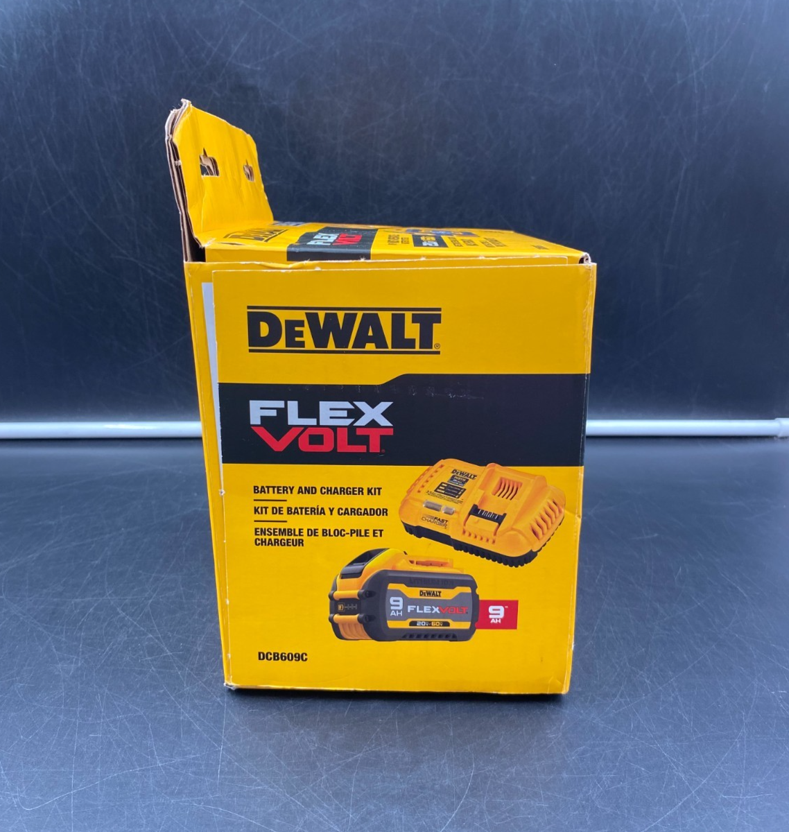 DeWalt DCB609C Flex Volt 20V/60V Max Battery and Charger Kit - NEW