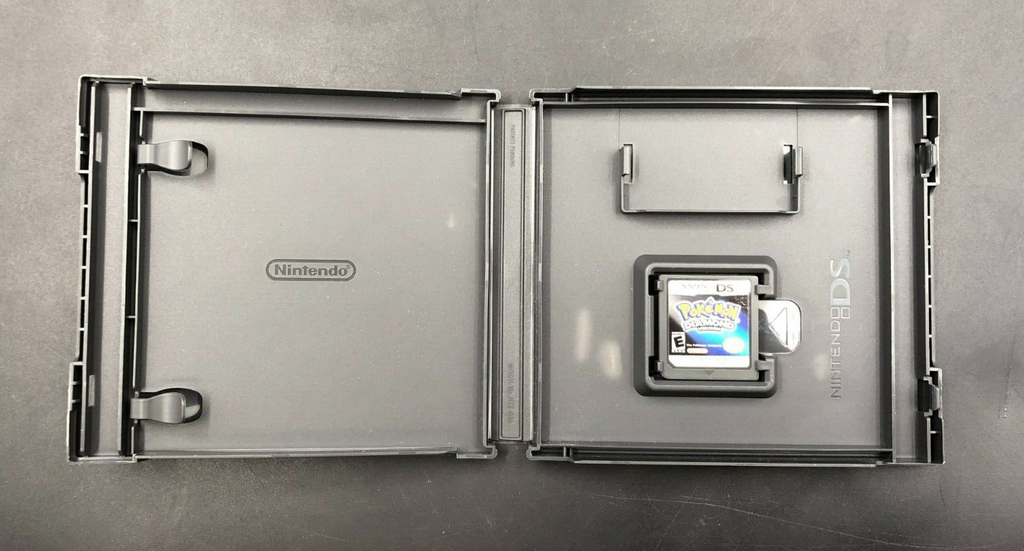 Pokemon: Diamond Version (Nintendo DS) in Case