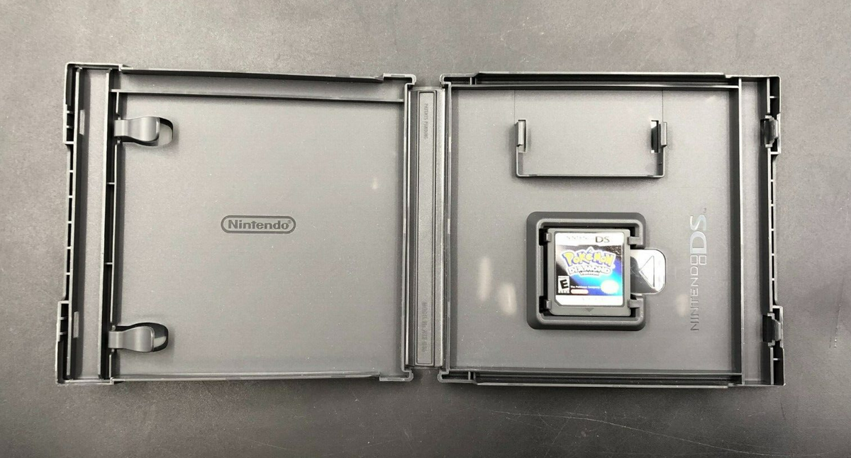 Pokemon: Diamond Version (Nintendo DS) in Case