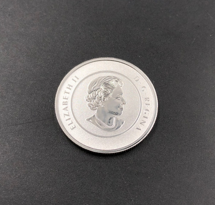 2015 $25 Canada Flag Fine Silver 9999 25 Dollars Canada Coin Queen Elizabeth II