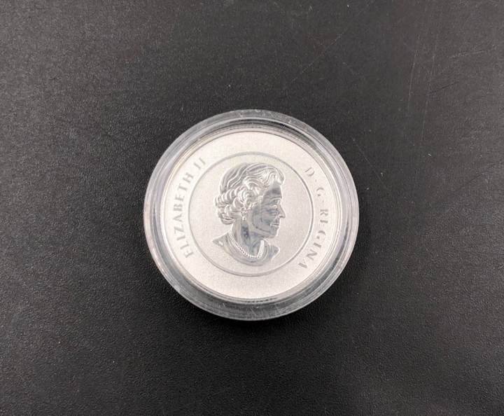 2015 $25 Canada Flag Fine Silver 9999 25 Dollars Canada Coin Queen Elizabeth II