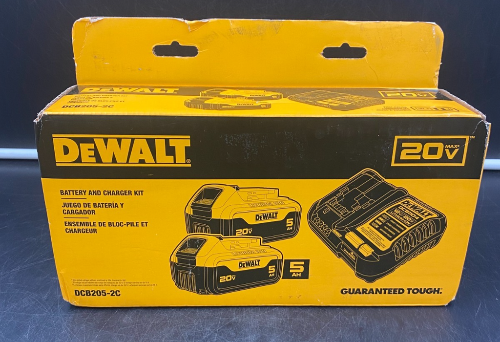 DEWALT 5AH BATTERY AND CHARGER KIT DCB205-2C *BRAND NEW, SEALED*