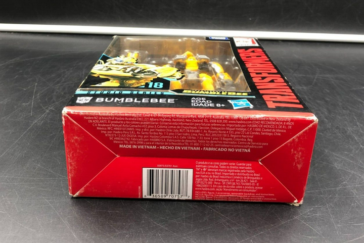 TOMY Studio Series #18 Transformers: Bumblebee - Bumblebee Deluxe Class - NEW